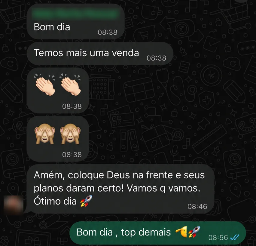 Conversa no WhatsApp: Kelly avisa ao grupo que teve mais uma venda.